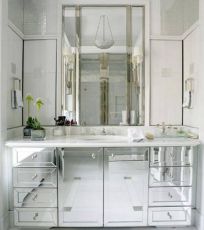 Зеркальный шкаф для ванной