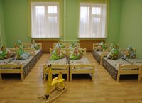 Оформление спальни в детском саду 9