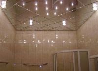 зеркальные потолки в ванную комнату1