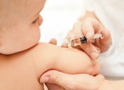 Прививки новорожденным - «за» и «против» 