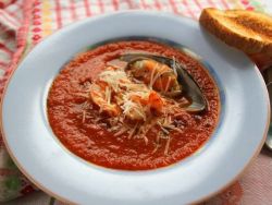 томатный суп  с морепродуктами