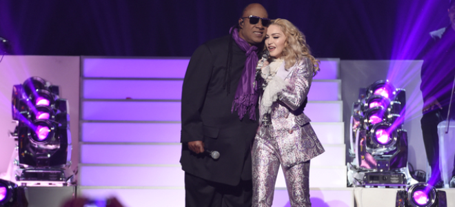 Стиви Уандер и Мадонна почтили память Принса на Billboard Music Awards-2016 