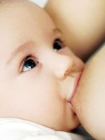 До скольки кормить ребенка грудью?